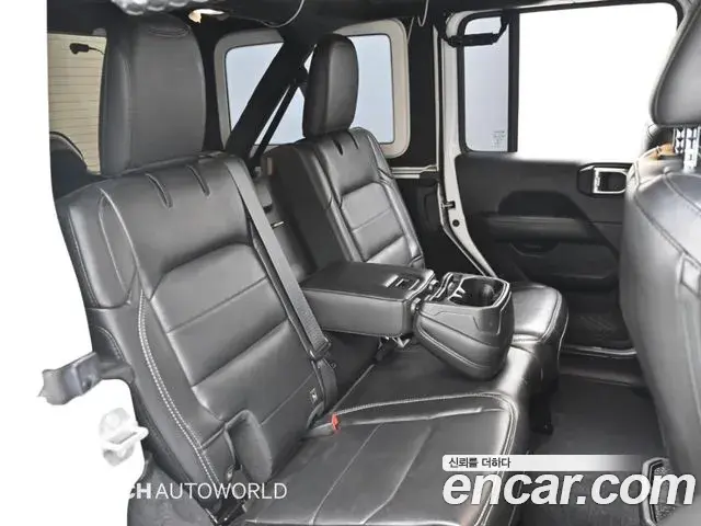 Jeep Wrangler 2020 — Фото 12/20