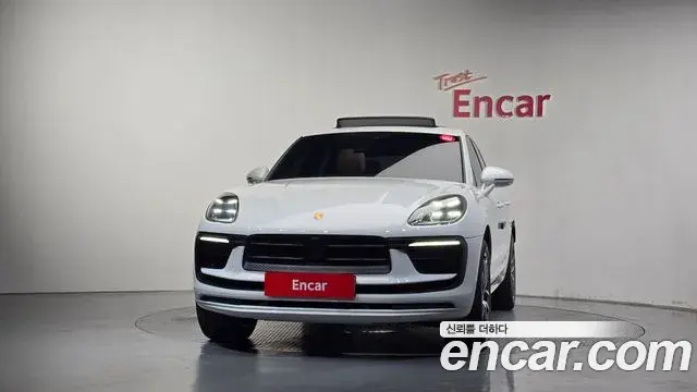Porsche Macan 2023 — Фото 3/20