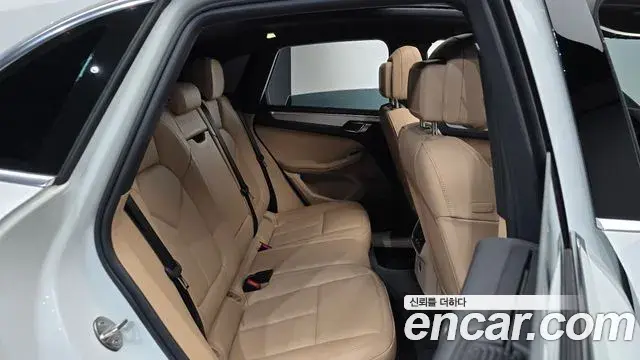 Porsche Macan 2023 — Фото 11/20