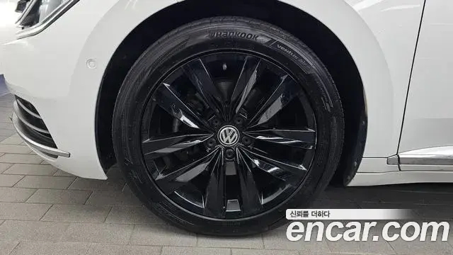 Volkswagen Arteon 2019 — ფოტო 19/37