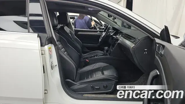Volkswagen Arteon 2019 — ფოტო 14/37