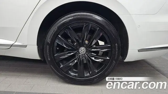 Volkswagen Arteon 2019 — ფოტო 8/37
