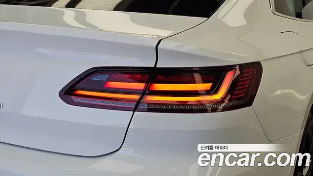 Volkswagen Arteon 2019 — ფოტო 30/37