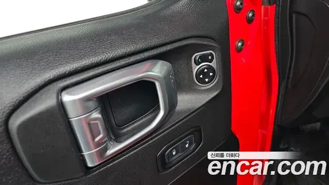 Jeep Wrangler 2020 — Фото 17/20