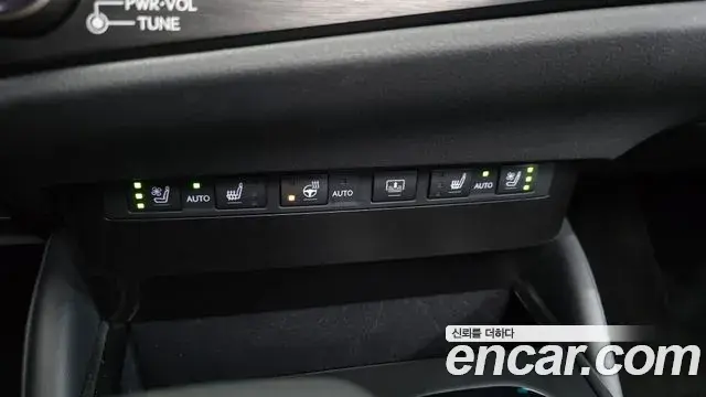 Lexus ES300h 2024 — Photo 21/35