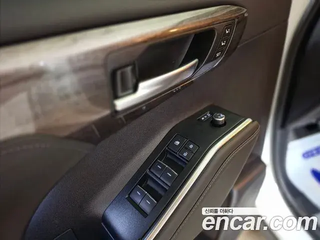 Toyota Highlander 2025 — ფოტო 15/20