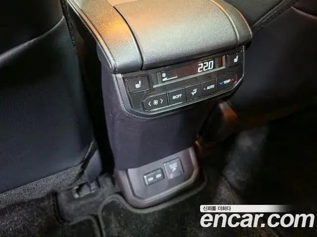 Toyota Highlander 2025 — ფოტო 8/20