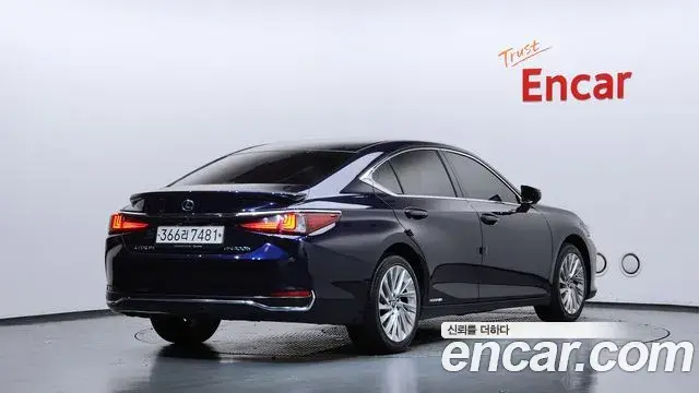 Lexus ES300h 2022 — Фото 2/20