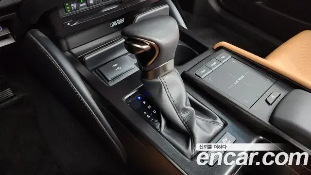 Lexus ES300h 2022 — Фото 9/20