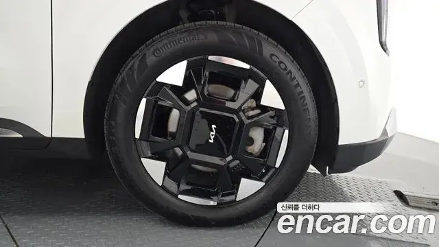 Kia Carnival 2024 — ფოტო 16/35
