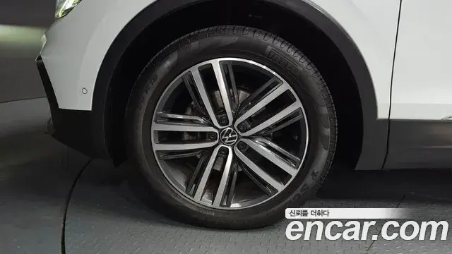 Volkswagen Tiguan 2023 — Photo 14/35