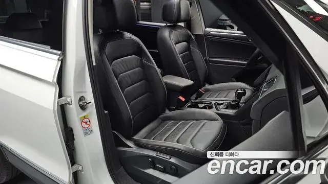 Volkswagen Tiguan 2023 — Photo 27/35