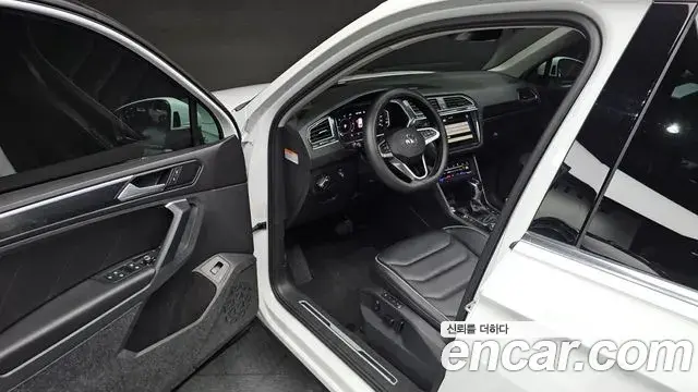 Volkswagen Tiguan 2023 — Photo 20/35