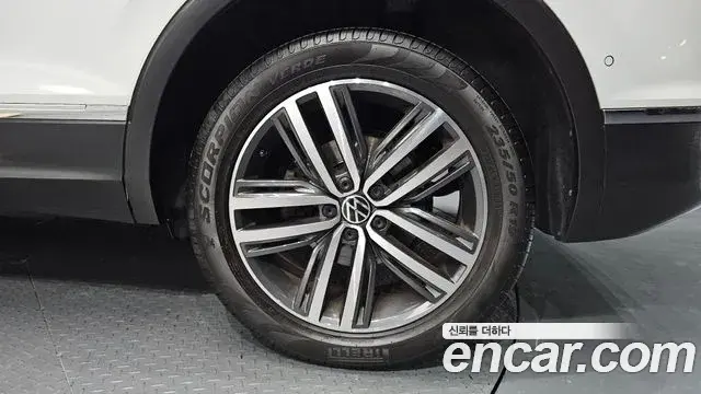 Volkswagen Tiguan 2023 — Photo 3/35