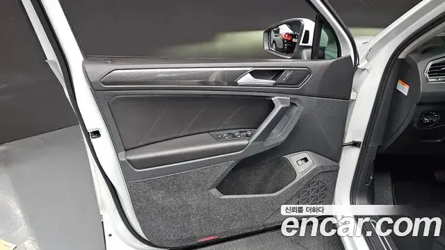 Volkswagen Tiguan 2023 — Photo 34/35