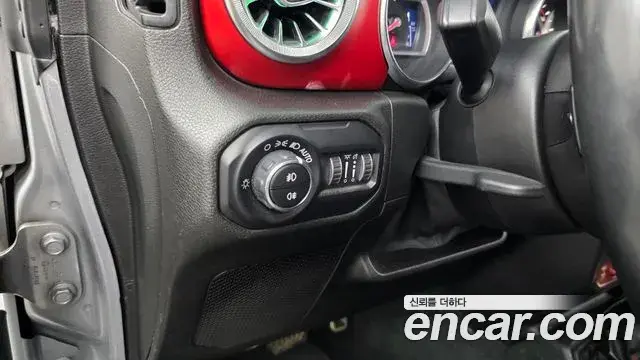 Jeep Wrangler 2018 — Фото 17/20