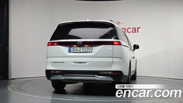 Kia Carnival 2021 — Фото 4/20