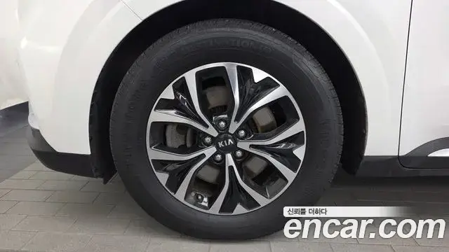 Kia Carnival 2021 — Фото 5/20