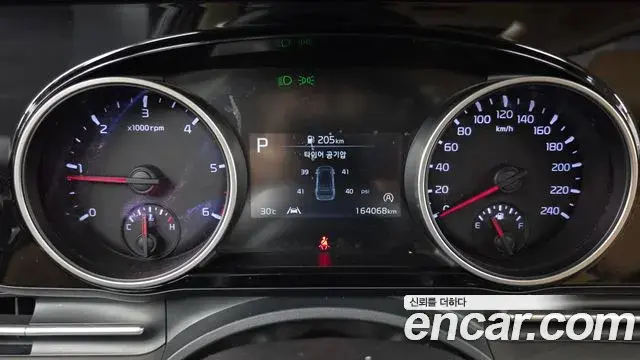 Kia Carnival 2021 — Фото 8/20