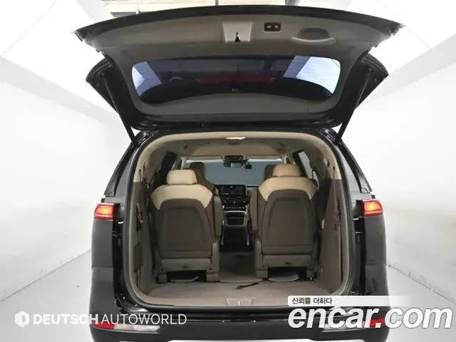 Kia Carnival 2021 — Фото 19/20