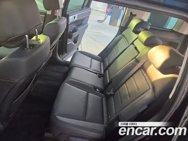 Hyundai Santa Fe 2025 — Photo 8/10
