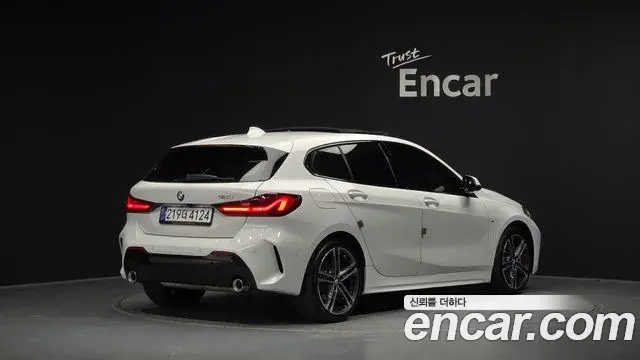 BMW 1 Series 2023 — Фото 2/20
