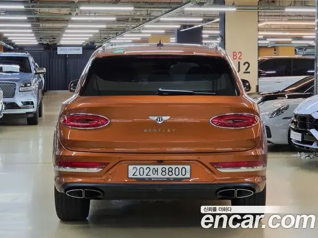 Bentley Bentayga 2023 — ფოტო 2/20