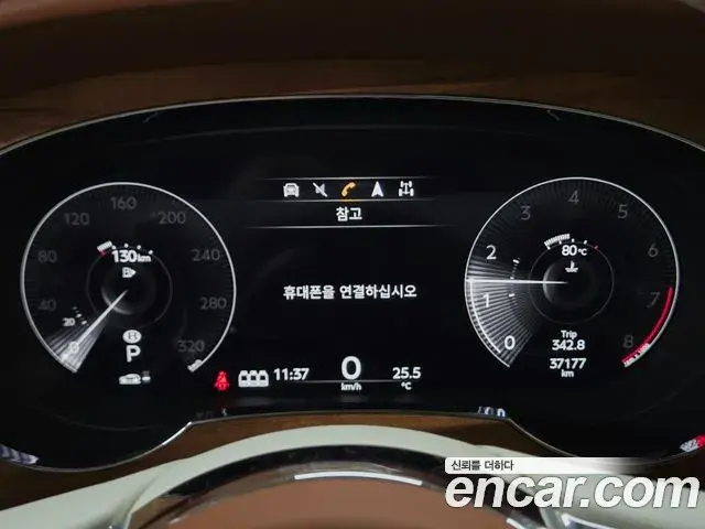 Bentley Bentayga 2023 — ფოტო 18/20