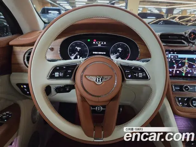 Bentley Bentayga 2023 — ფოტო 9/20