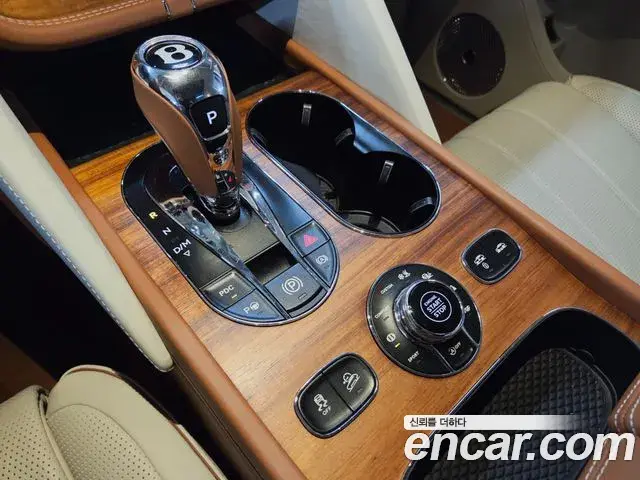 Bentley Bentayga 2023 — ფოტო 5/20
