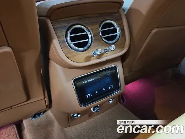 Bentley Bentayga 2023 — ფოტო 3/20