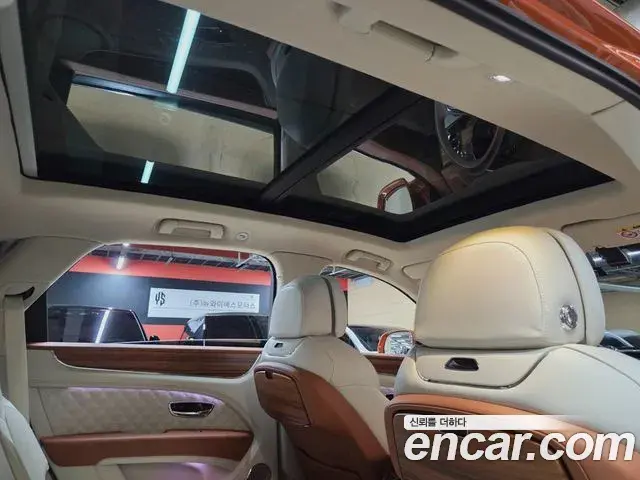Bentley Bentayga 2023 — ფოტო 15/20