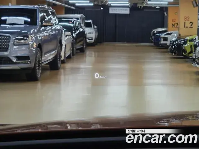 Bentley Bentayga 2023 — ფოტო 13/20