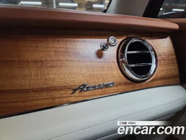 Bentley Bentayga 2023 — ფოტო 16/20