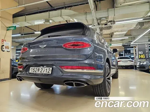 Bentley Bentayga 2022 — Şəkil 13/20