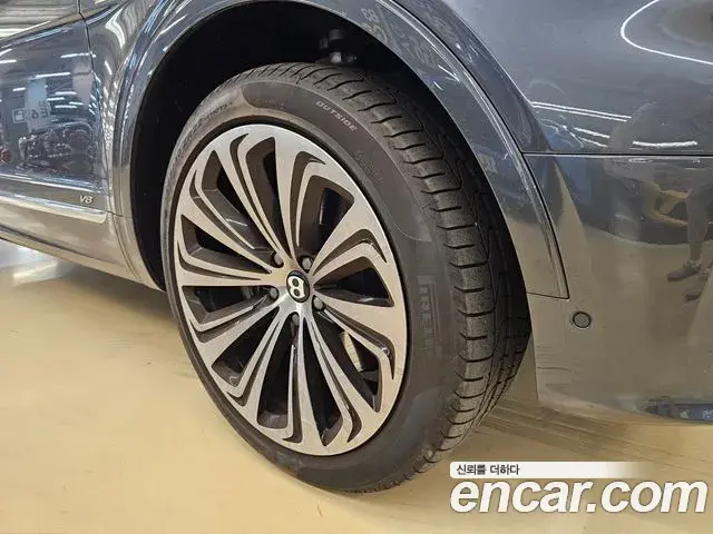 Bentley Bentayga 2022 — Şəkil 9/20