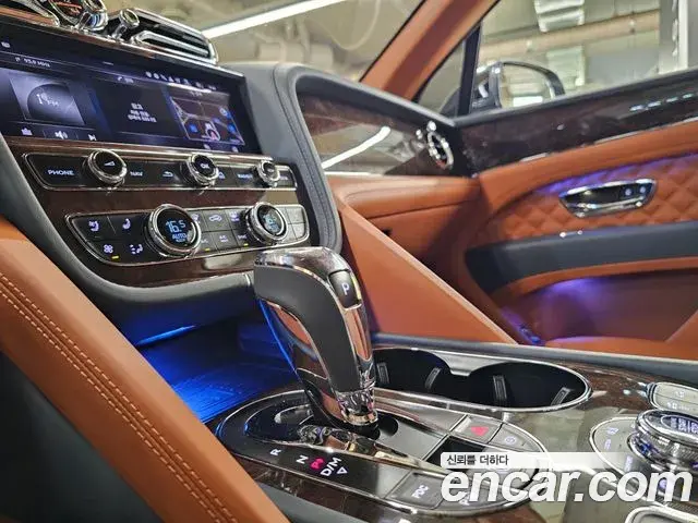 Bentley Bentayga 2022 — Şəkil 18/20