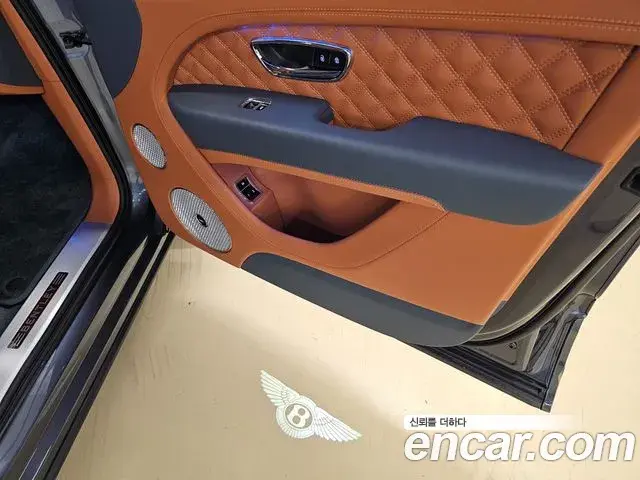 Bentley Bentayga 2022 — Şəkil 10/20