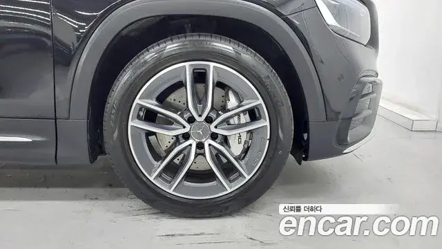 Mercedes-Benz GLB-Class 2025 — Photo 4/17
