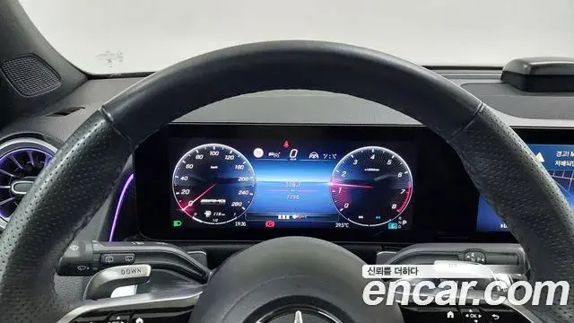 Mercedes-Benz GLB-Class 2025 — Photo 7/17