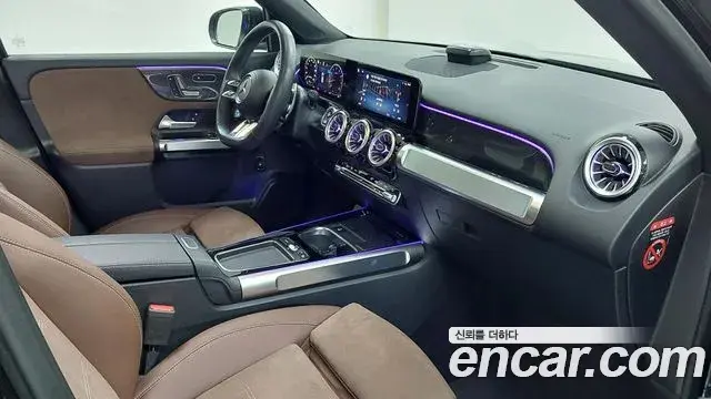 Mercedes-Benz GLB-Class 2025 — Photo 8/17