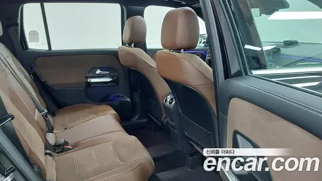 Mercedes-Benz GLB-Class 2025 — Photo 9/17