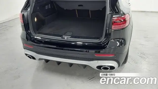 Mercedes-Benz GLB-Class 2025 — Photo 10/17