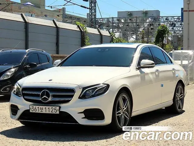 Mercedes-Benz E-Class 2020 — Фото 1/20