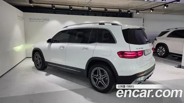Mercedes-Benz GLB-Class 2026 — Фото 3/20