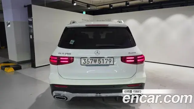 Mercedes-Benz GLB-Class 2026 — Фото 10/20
