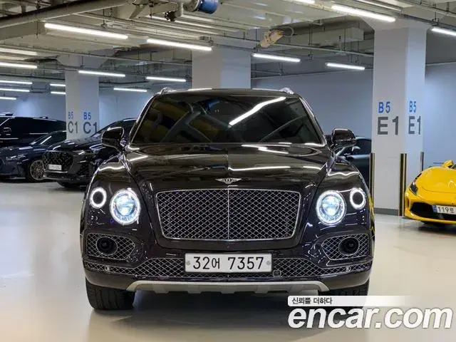 Bentley Bentayga 2018 — ფოტო 6/20