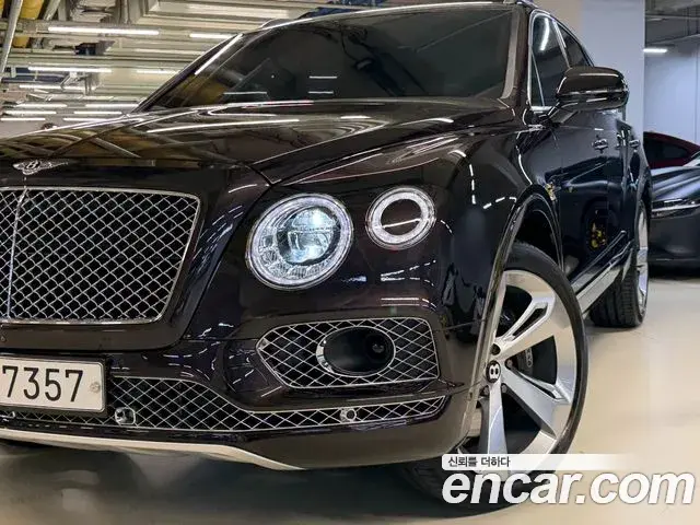Bentley Bentayga 2018 — ფოტო 2/20