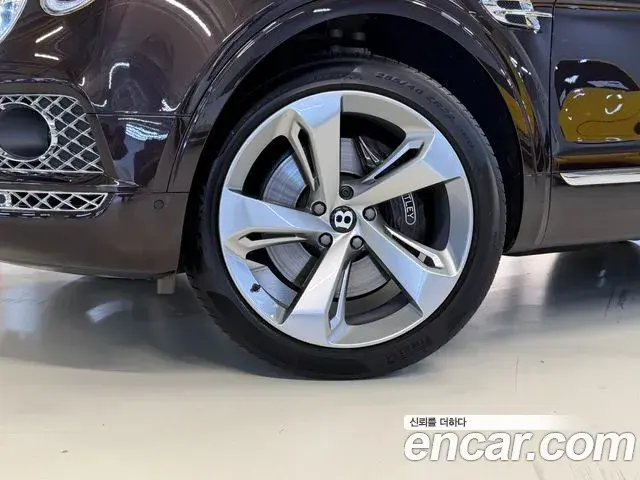 Bentley Bentayga 2018 — ფოტო 9/20