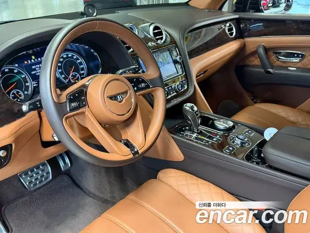 Bentley Bentayga 2018 — ფოტო 1/20